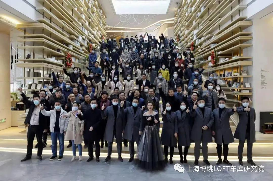 贺州全国一百多人在华侨城汉口道6号参观研讨LOFT专利车库技术！